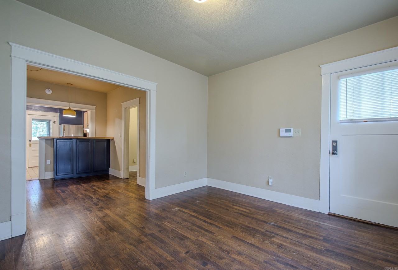 120 Melrose Dv - Photo 3 of 27