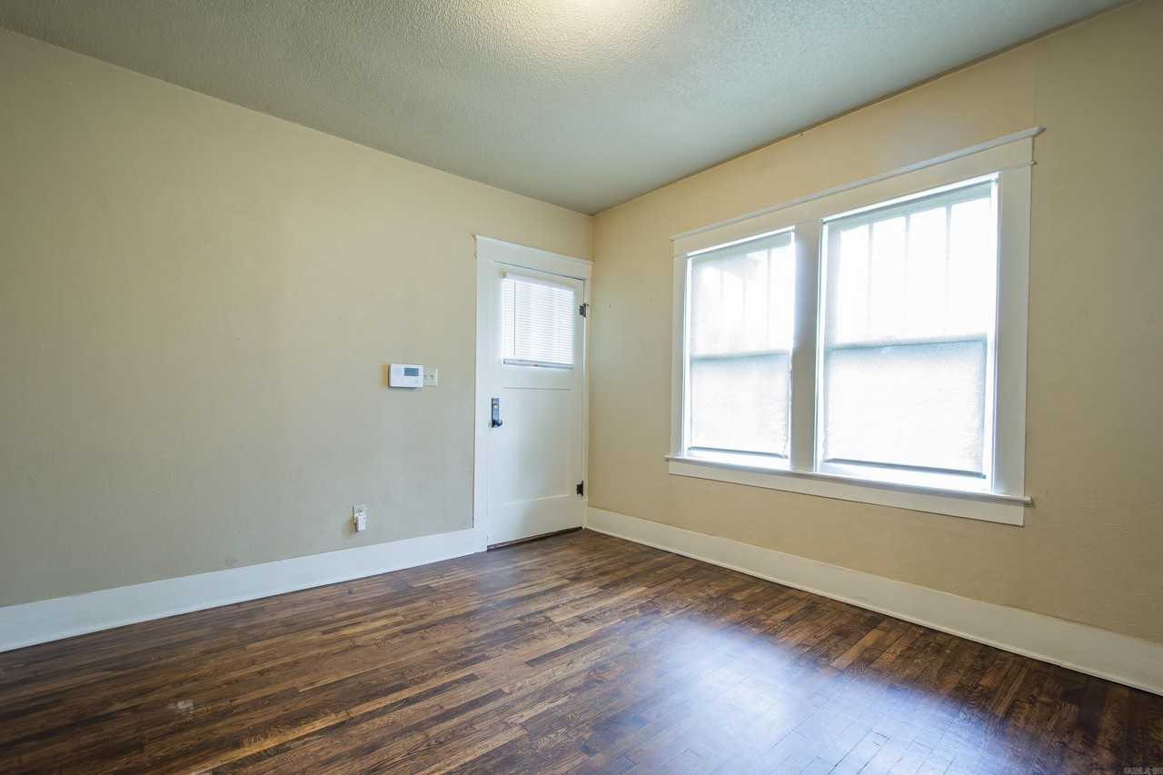 120 Melrose Dv - Photo 4 of 27