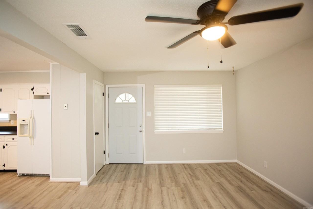2517 Vancouver Dr - Photo 3 of 17
