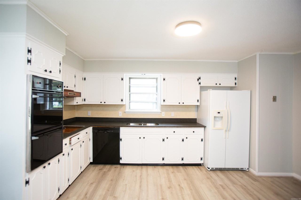 2517 Vancouver Dr - Photo 4 of 17