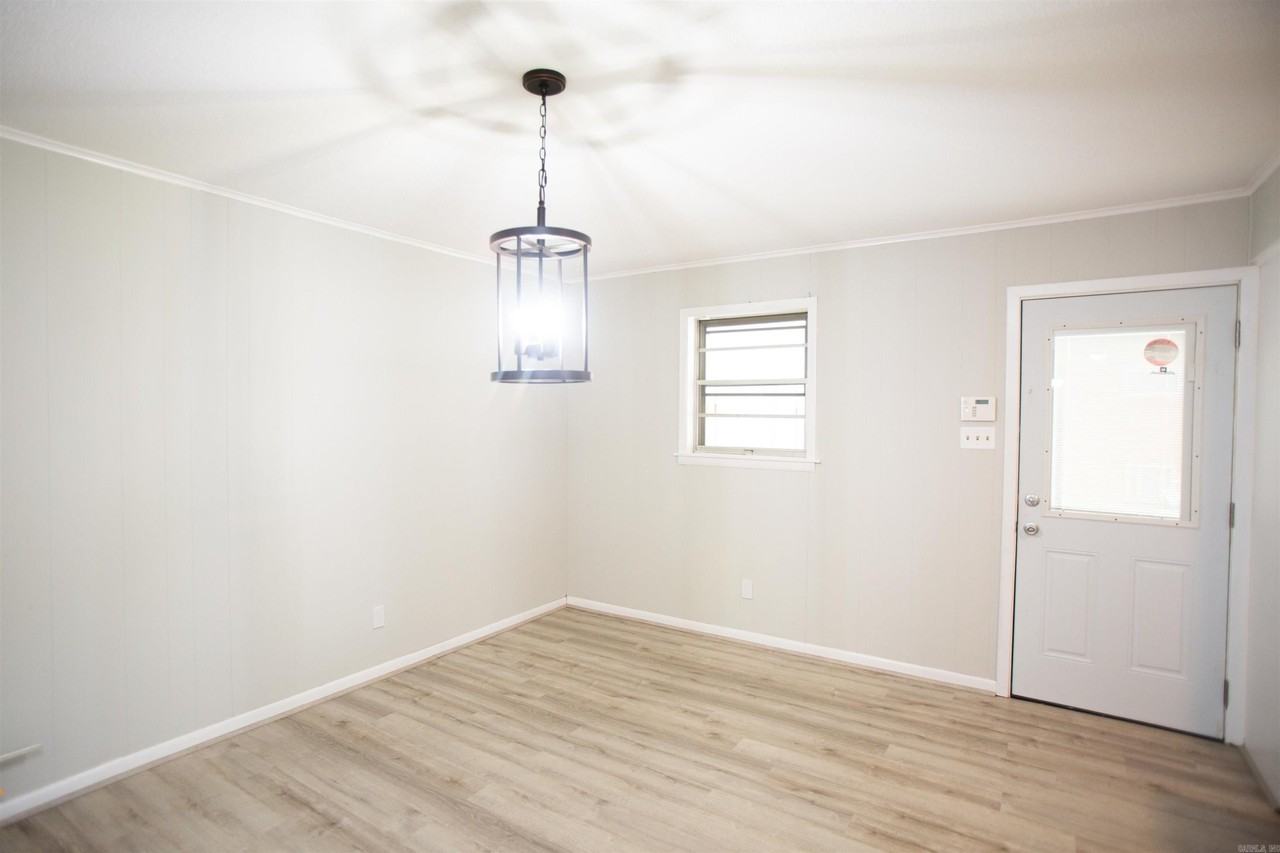 2517 Vancouver Dr - Photo 5 of 17