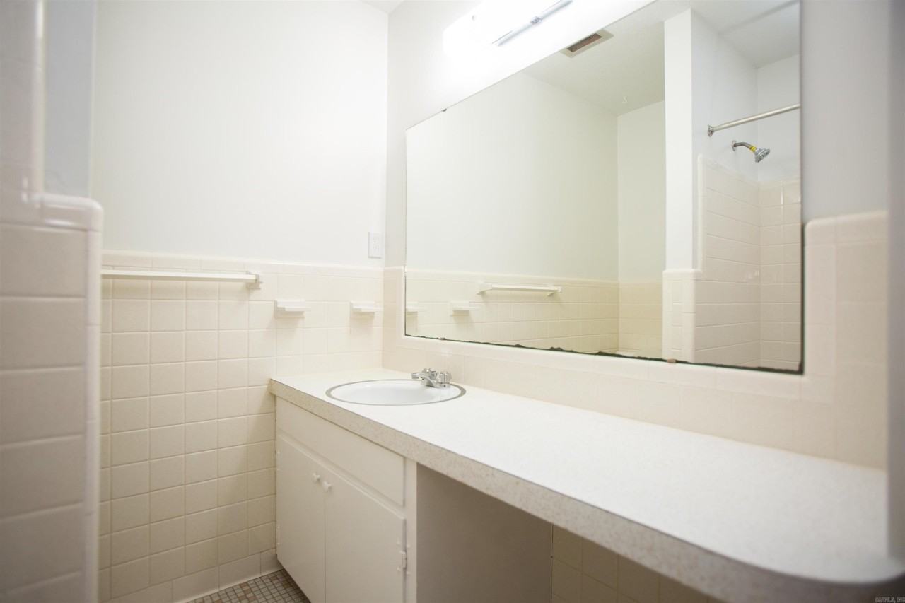 2517 Vancouver Dr - Photo 7 of 17