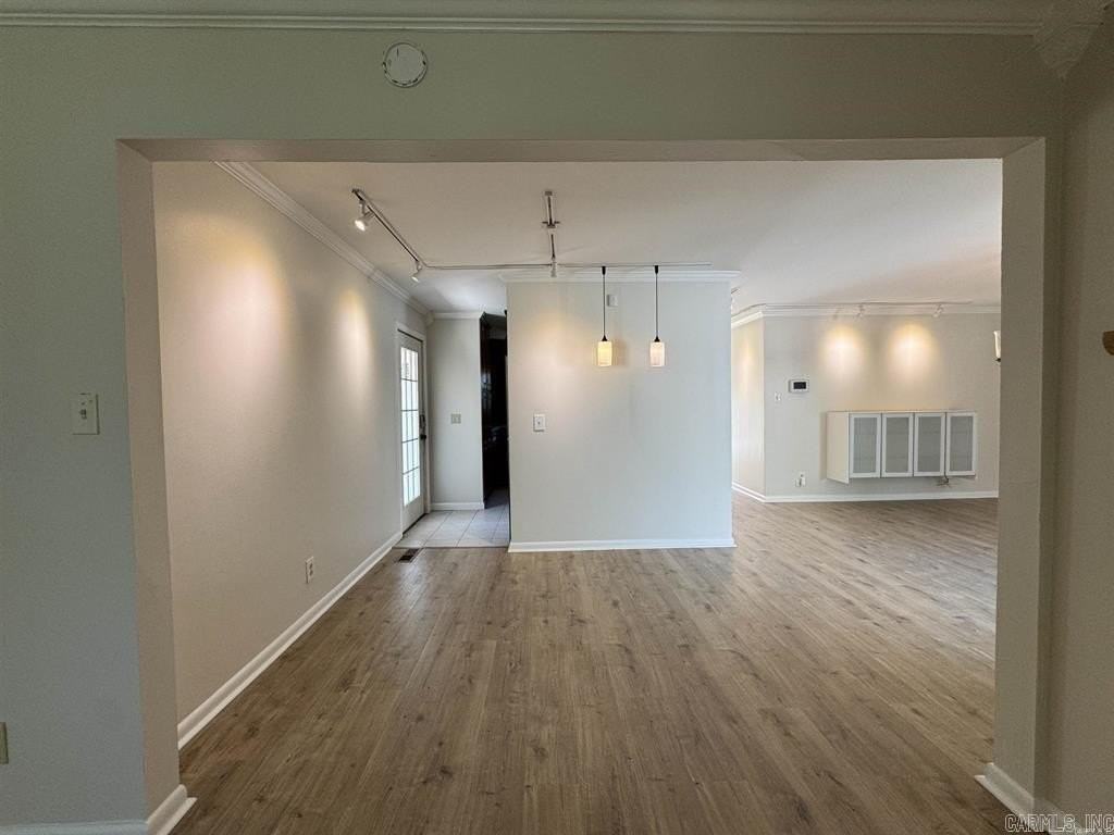 107 Dexter Ave - Photo 2 of 49