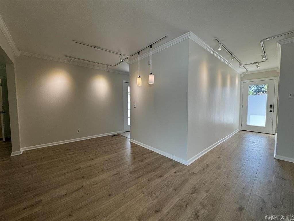 107 Dexter Ave - Photo 7 of 49