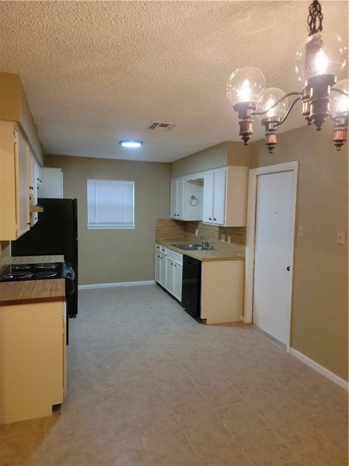 7429 Piper Dr - Photo 5 of 17