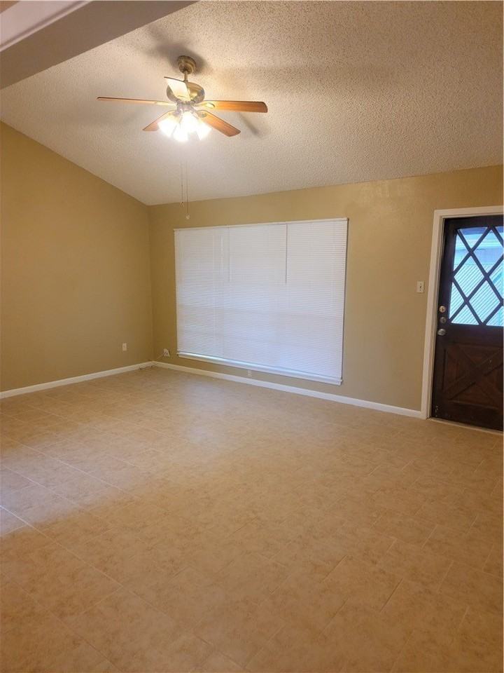 7429 Piper Dr - Photo 6 of 17