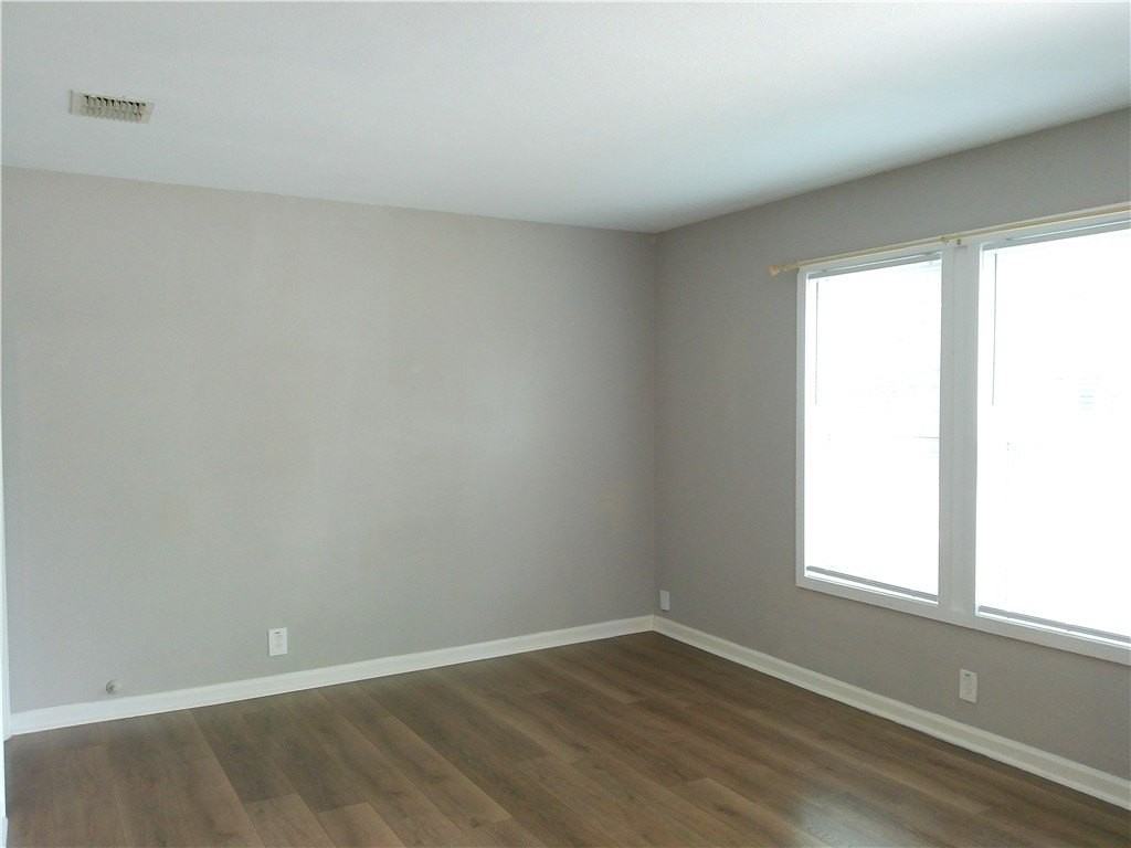 1046 Chamberlain St - Photo 3 of 19