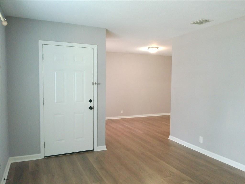 1046 Chamberlain St - Photo 4 of 19