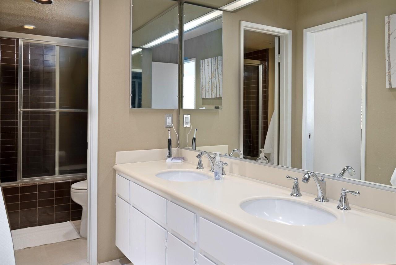 943 Village Sq S - Photo 5 of 34