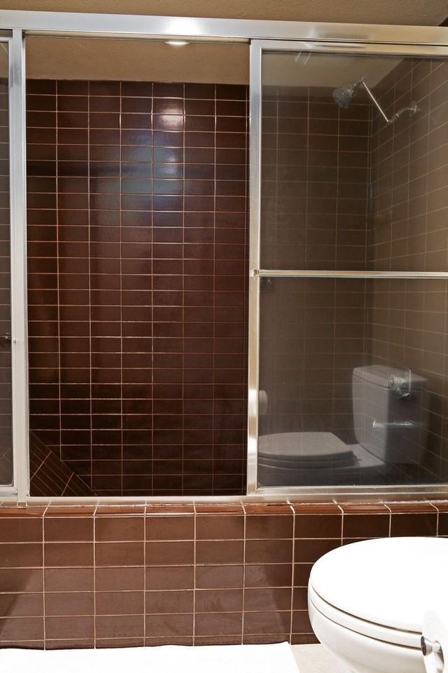 943 Village Sq S - Photo 6 of 34