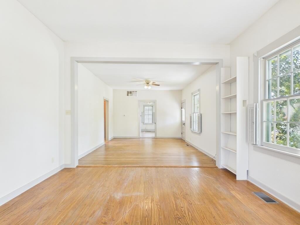 606 W Austin St - Photo 3 of 16