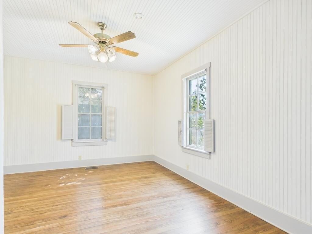 606 W Austin St - Photo 4 of 16