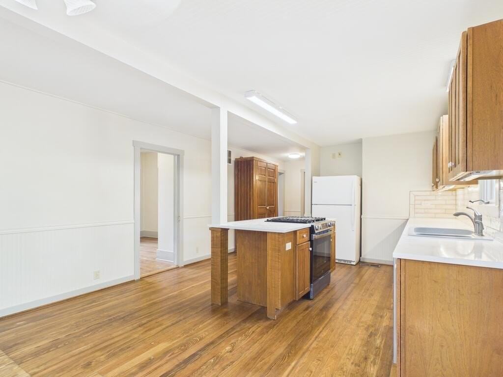 606 W Austin St - Photo 6 of 16