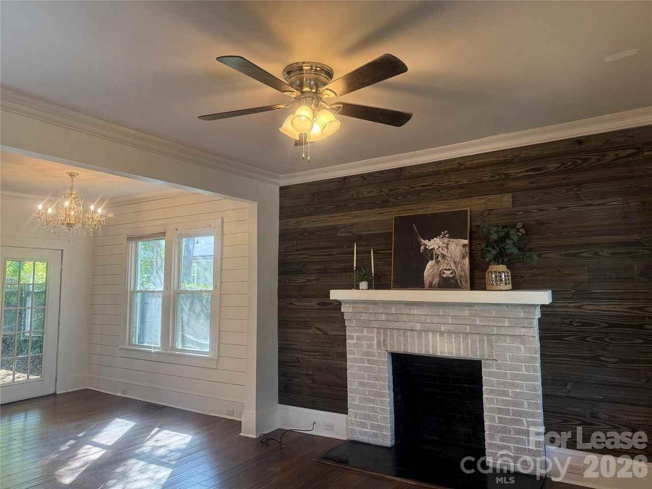 216 E Catawba Ave - Photo 5 of 27