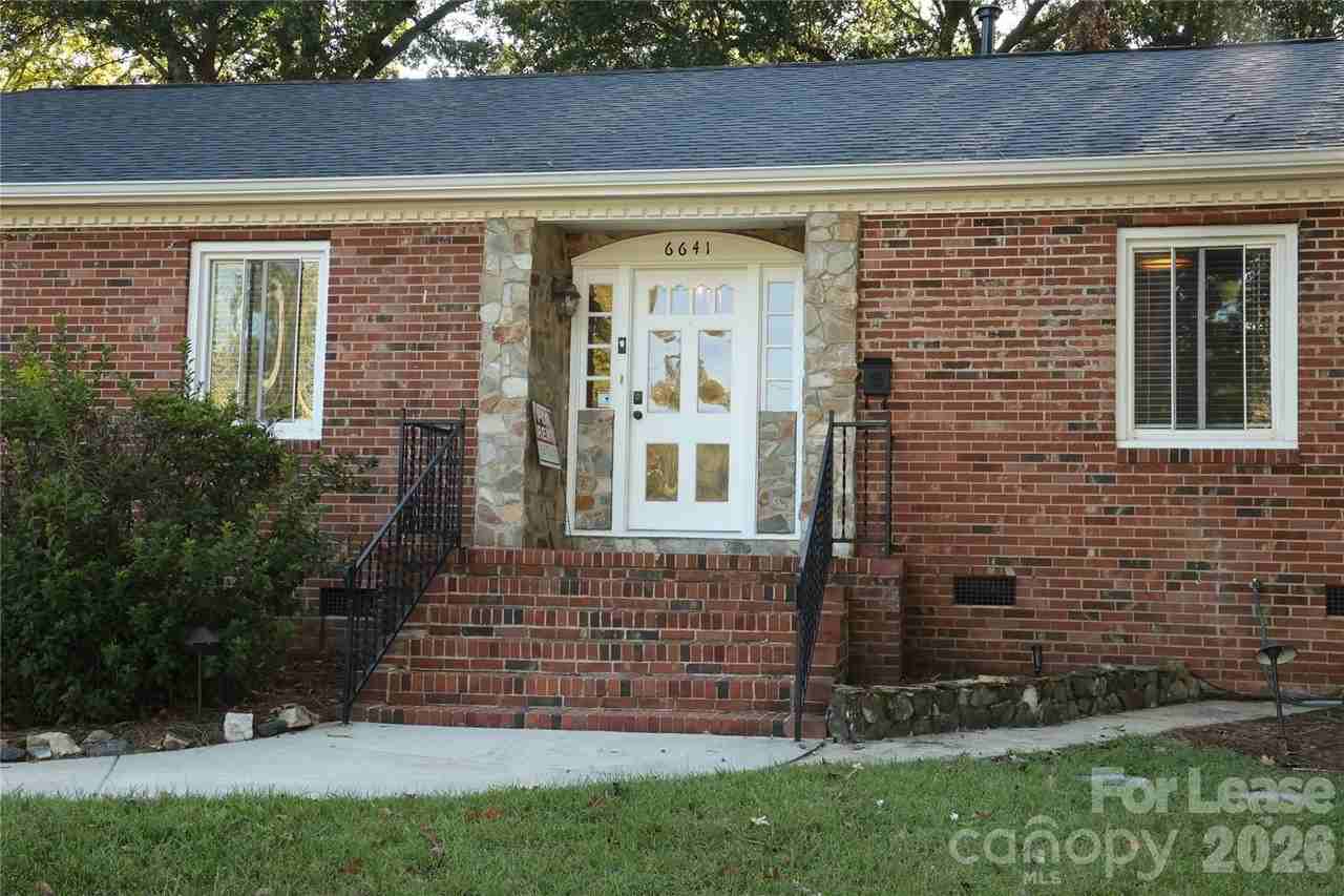 6641 Brookmeade Dr - Photo 3 of 20