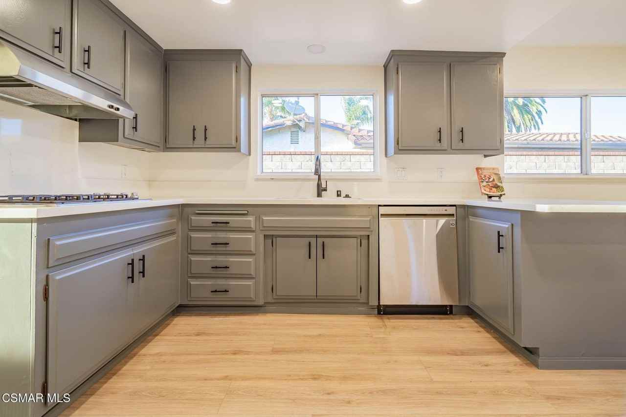 2617 Keats Ave - Photo 7 of 41