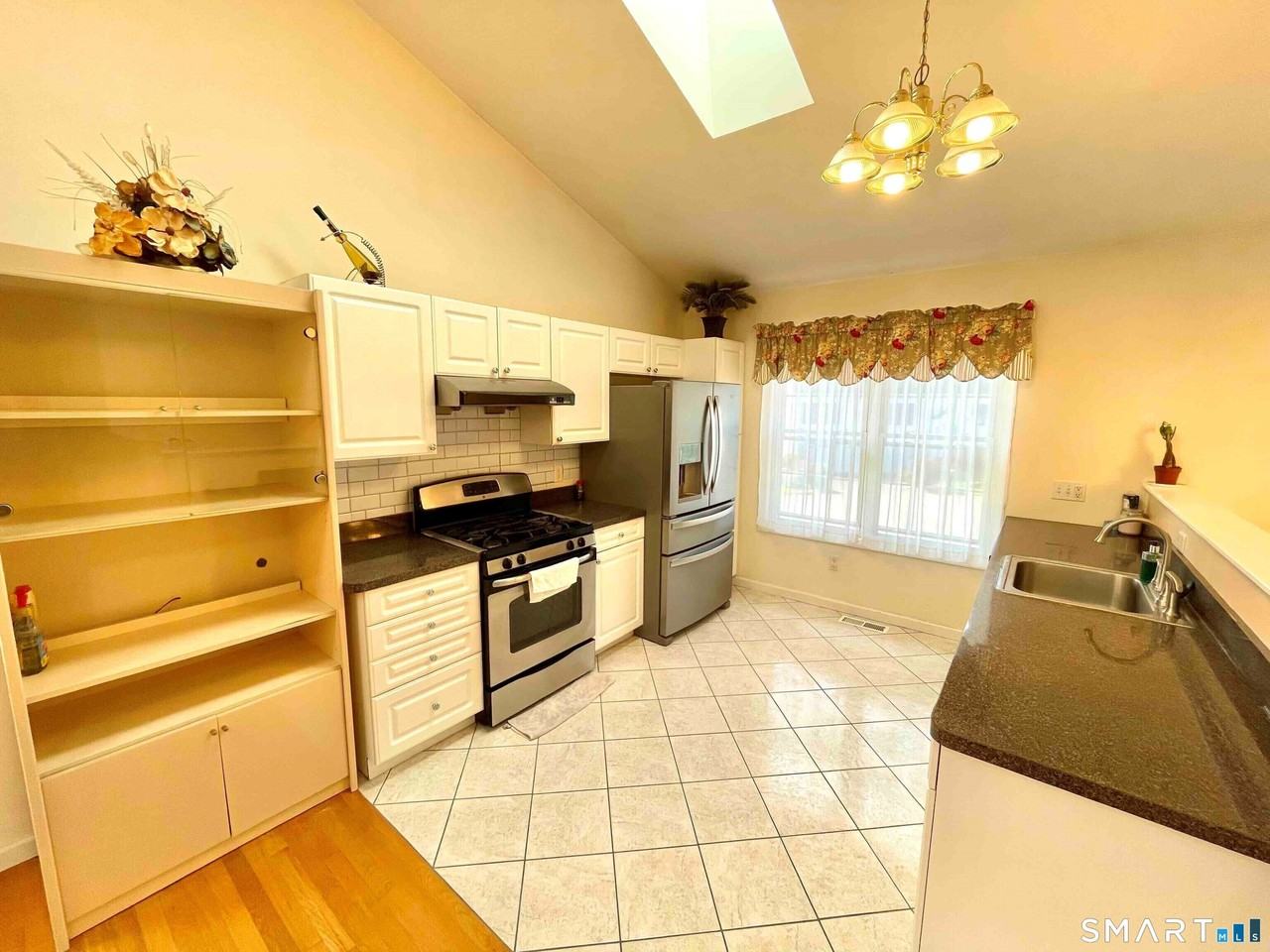 65 Olde Elm Close - Photo 4 of 24
