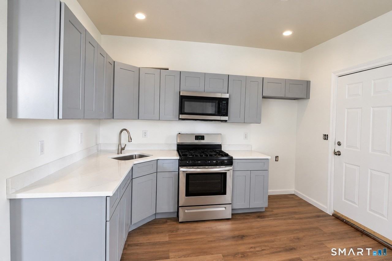 259 Gregory St - Photo 3 of 12