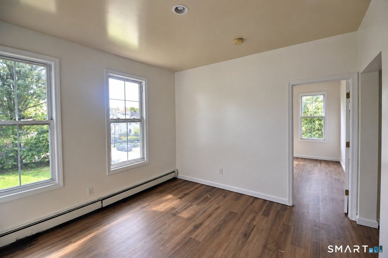 259 Gregory St - Photo 4 of 12