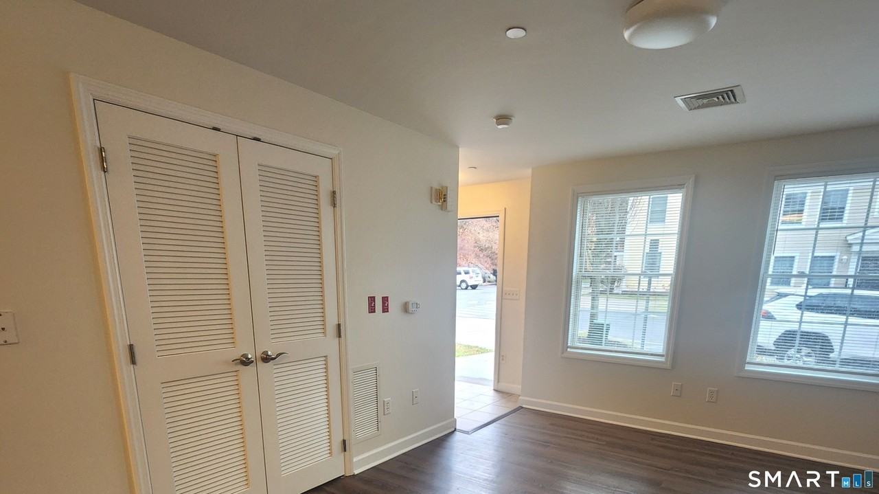 66 Stoneridge Cir - Photo 2 of 13