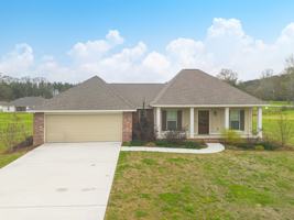 featured image of 6 Stephens Ln #1