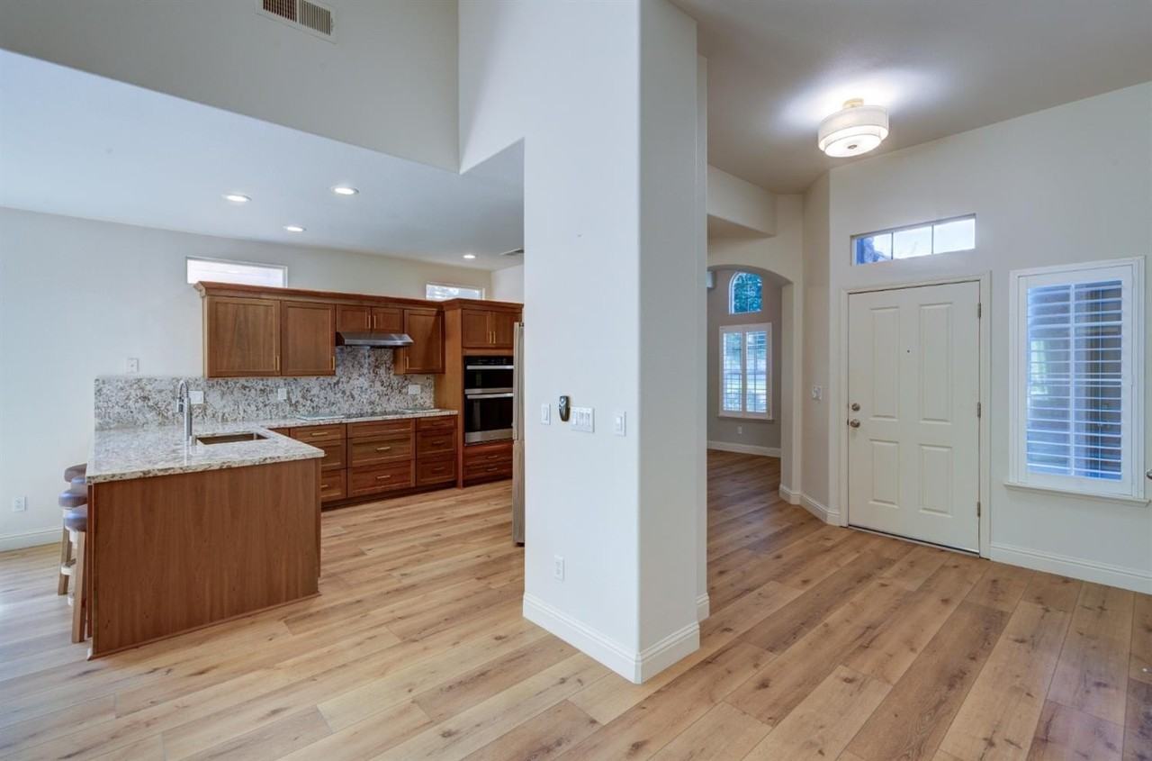 10622 N Spanish Bay Dr - Photo 3 of 19