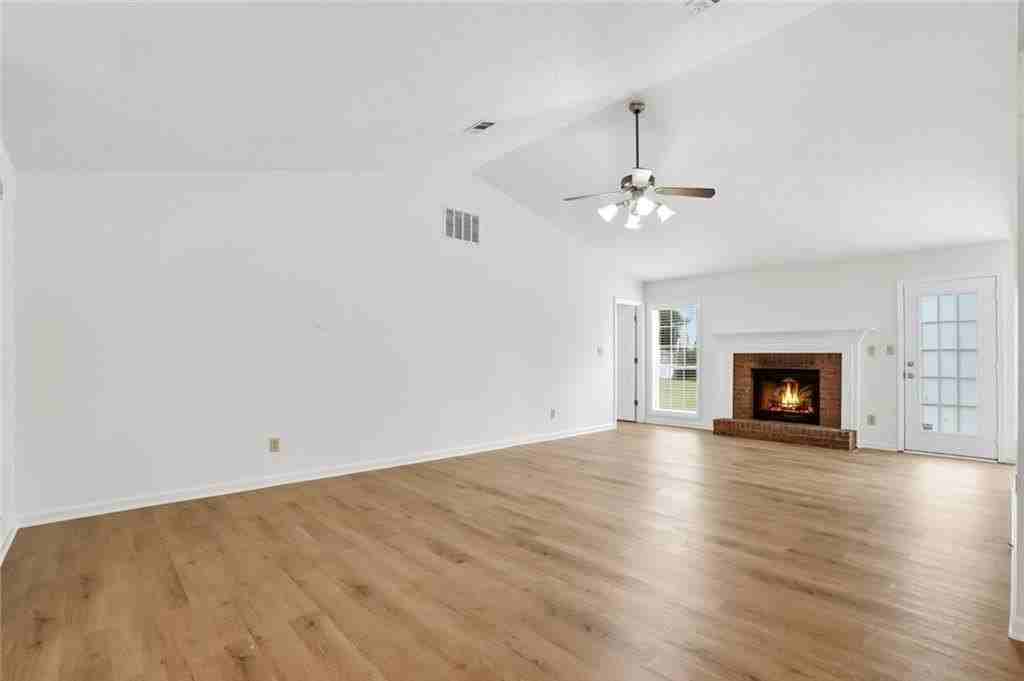 115 Knight Way - Photo 6 of 34