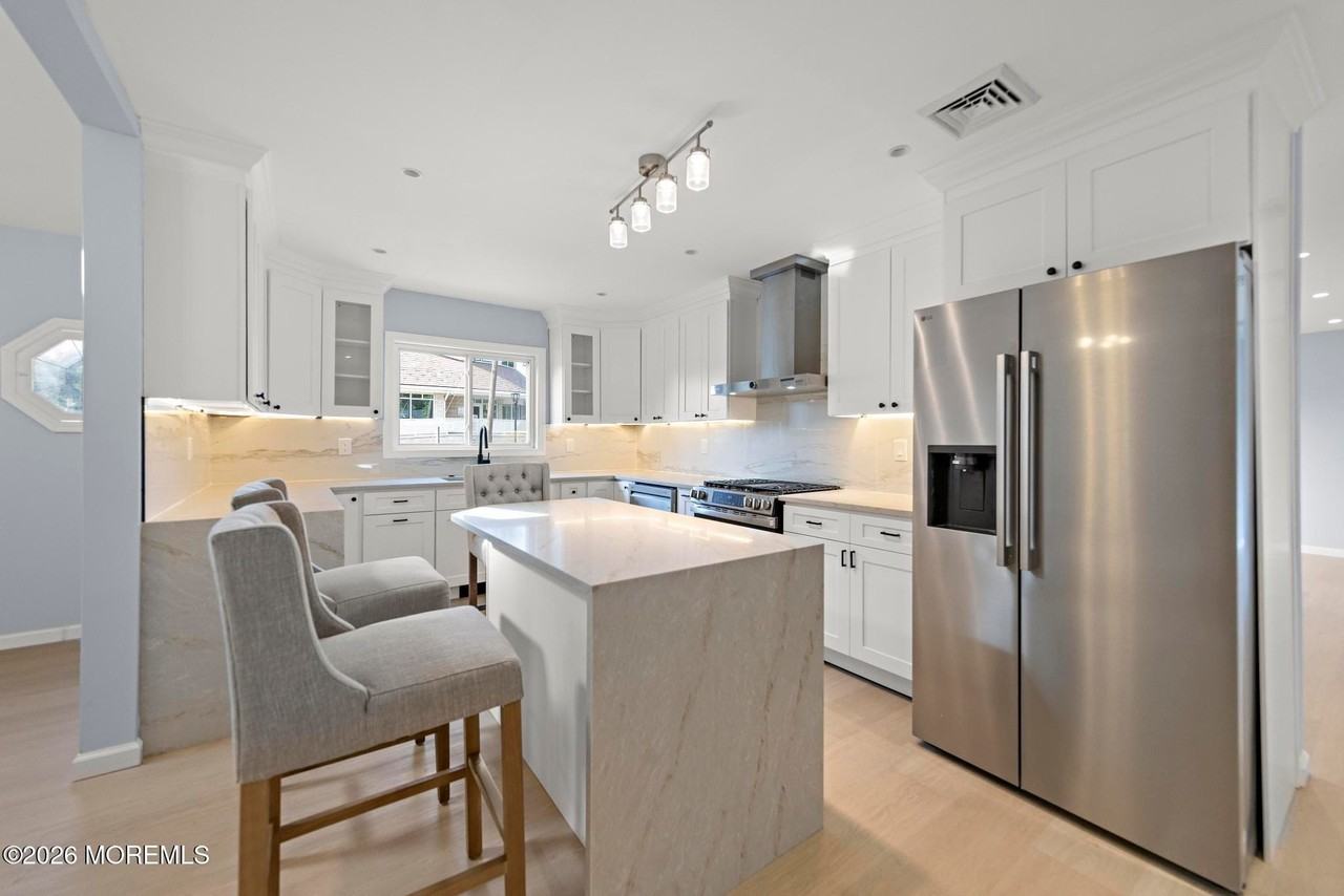 54 Manning Pl - Photo 6 of 20
