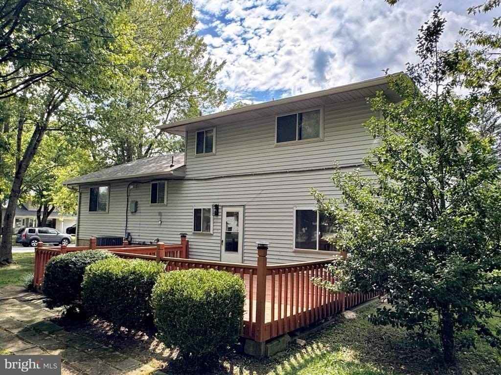 820 Leeds Ln - Photo 4 of 45