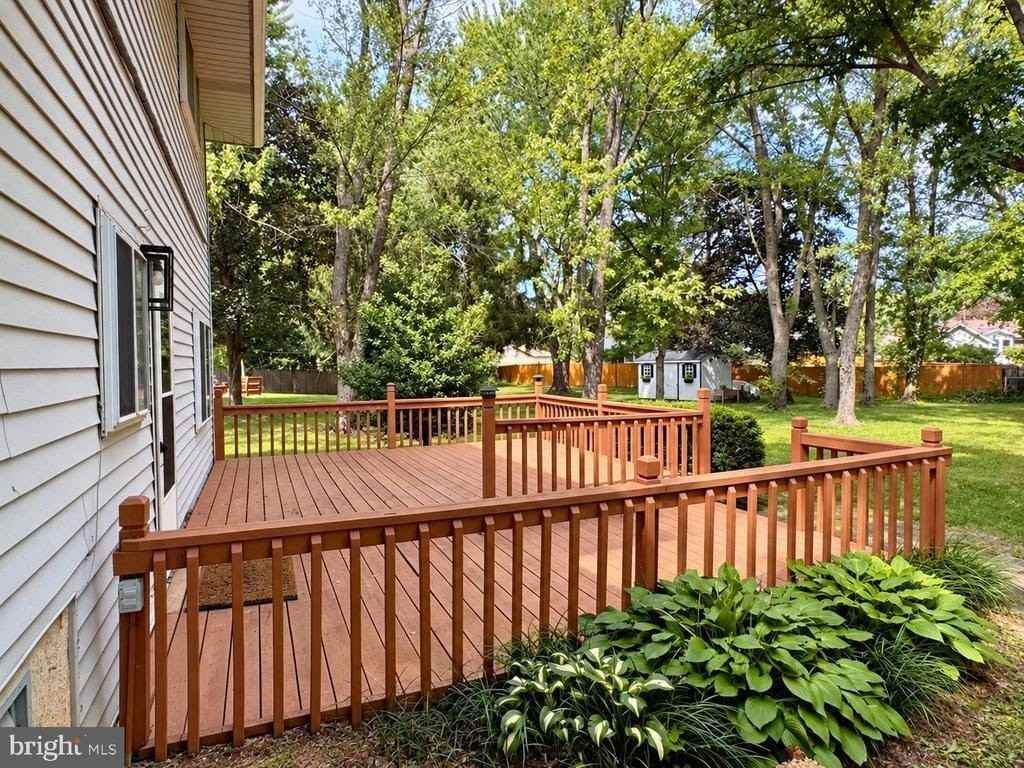 820 Leeds Ln - Photo 6 of 45