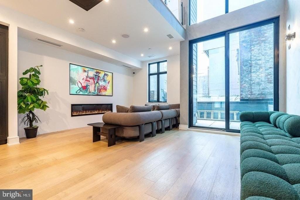 2320 Sansom St - Photo 4 of 49