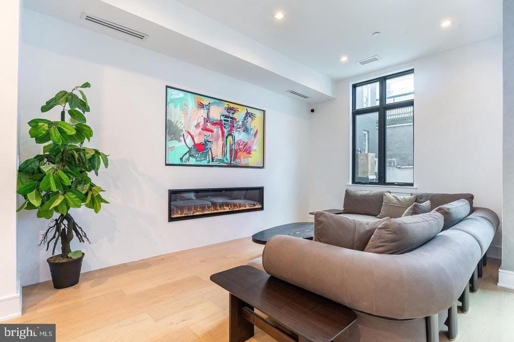 2320 Sansom St - Photo 5 of 49