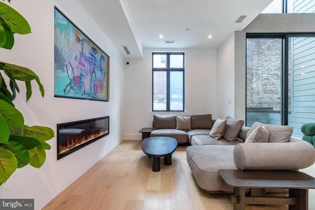 2320 Sansom St - Photo 7 of 49