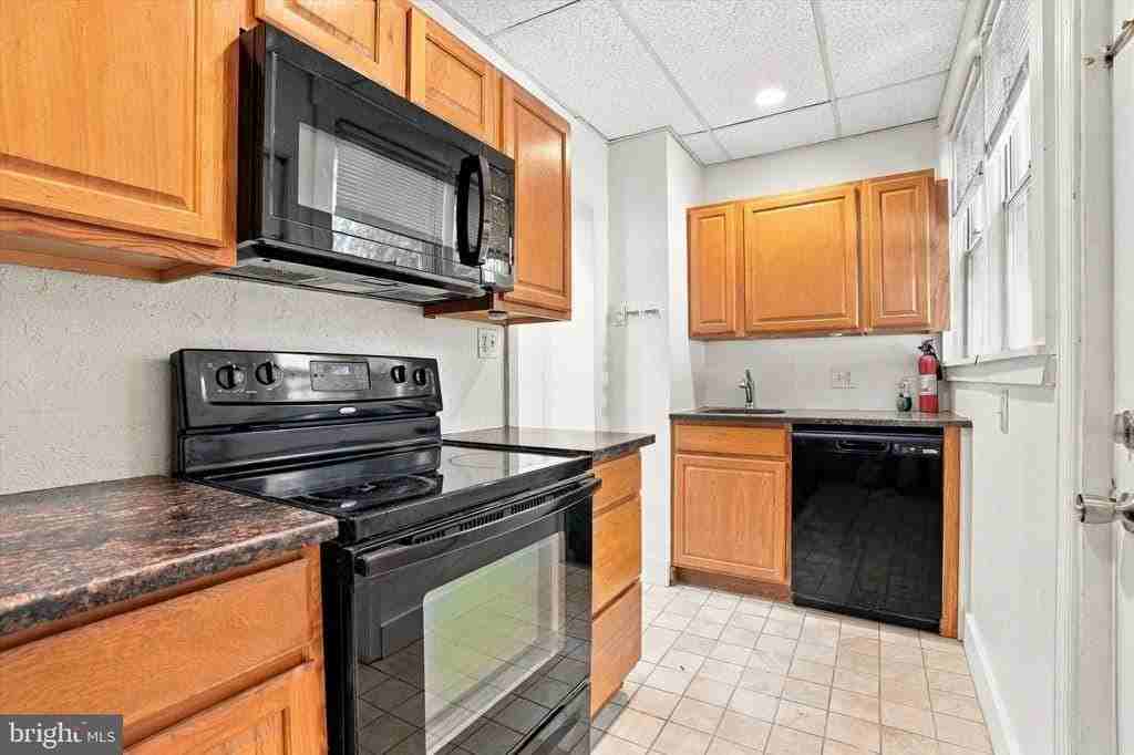3887 Manayunk Ave - Photo 7 of 24