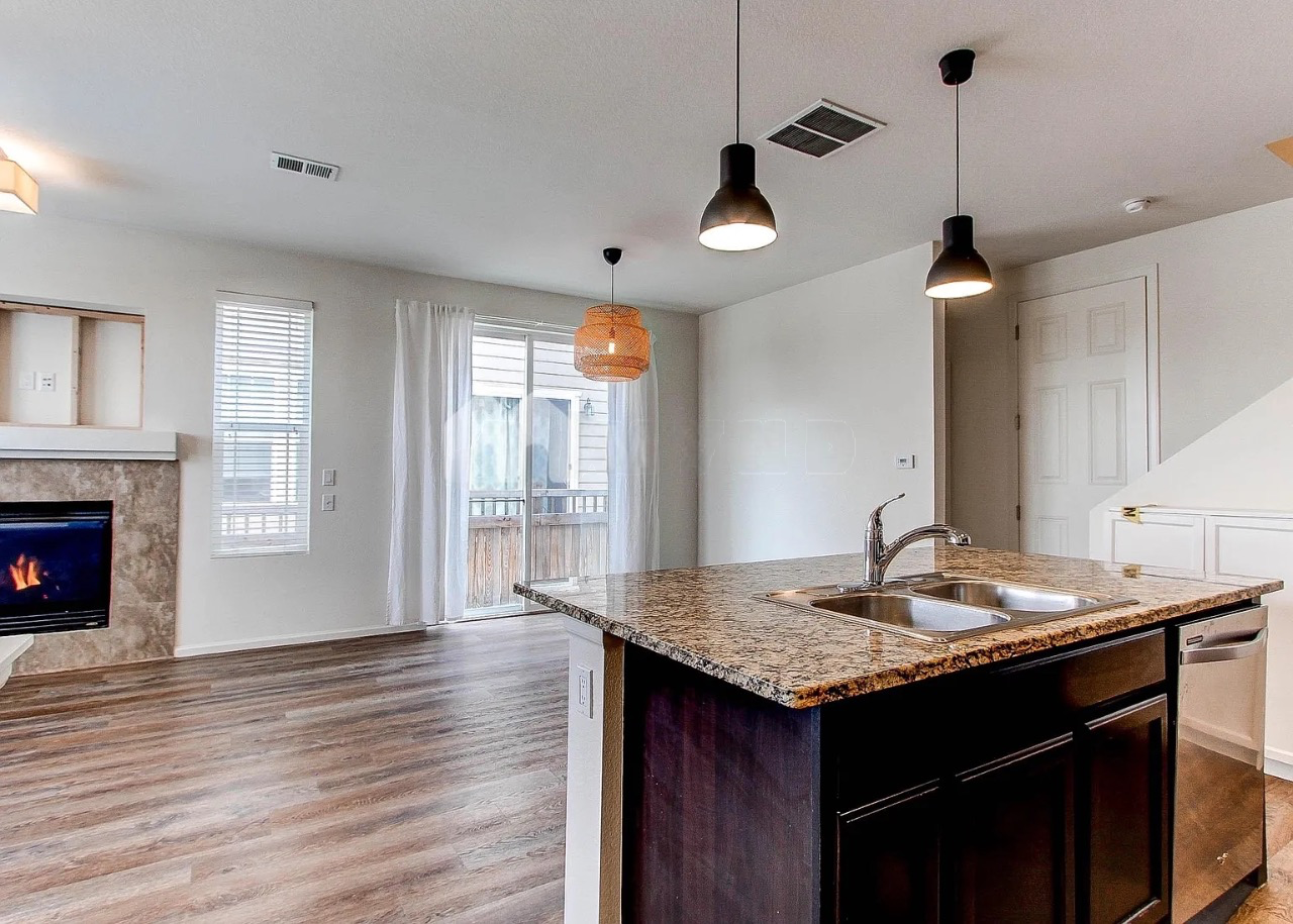 8381 East 33rd Avenue - Photo 5 of 23