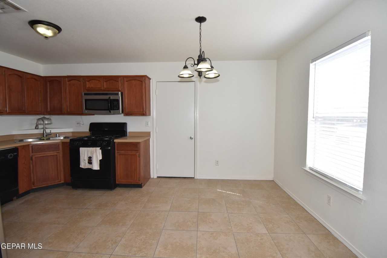 14345 Pacific Point Dr - Photo 4 of 23