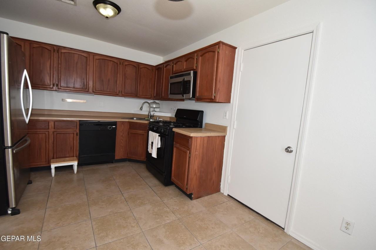 14345 Pacific Point Dr - Photo 5 of 23