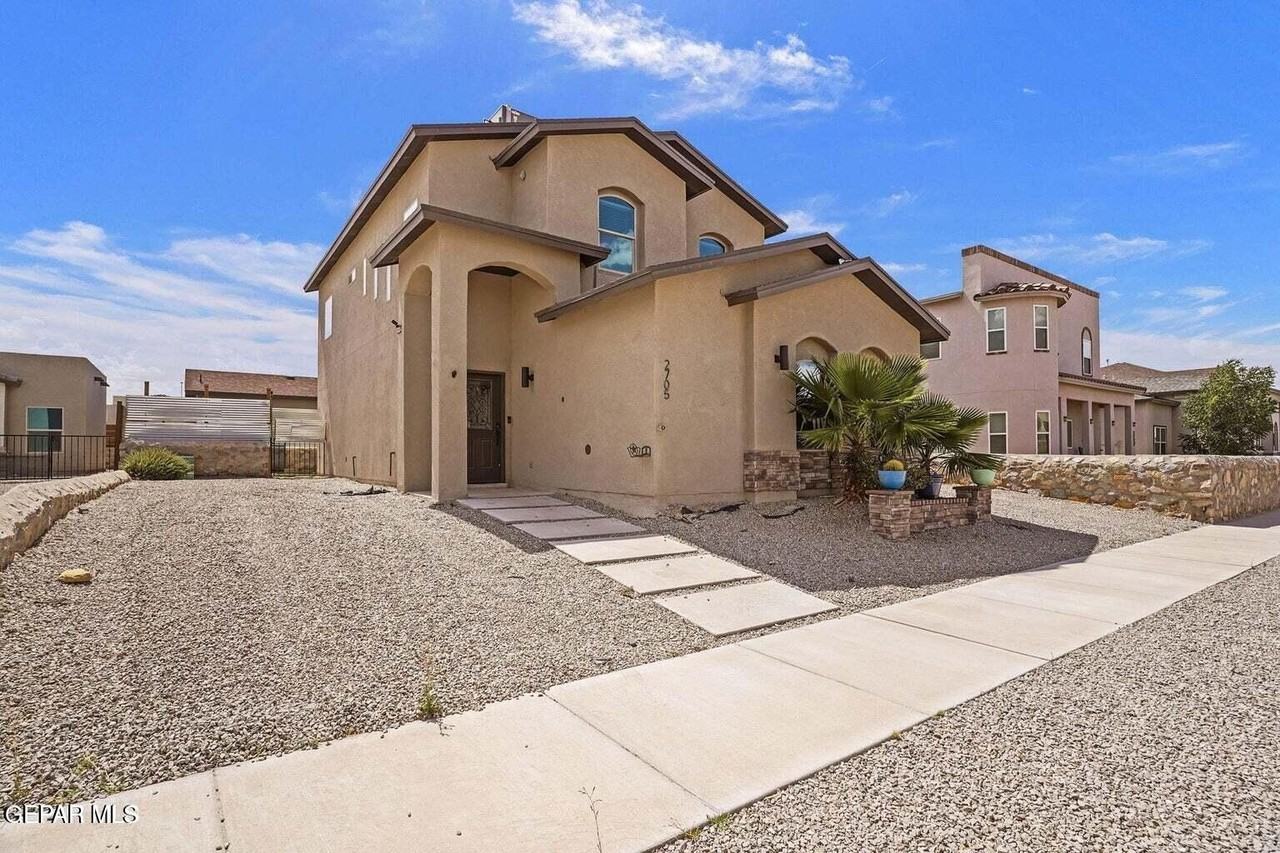 2705 Maria Casas St - Photo 2 of 38