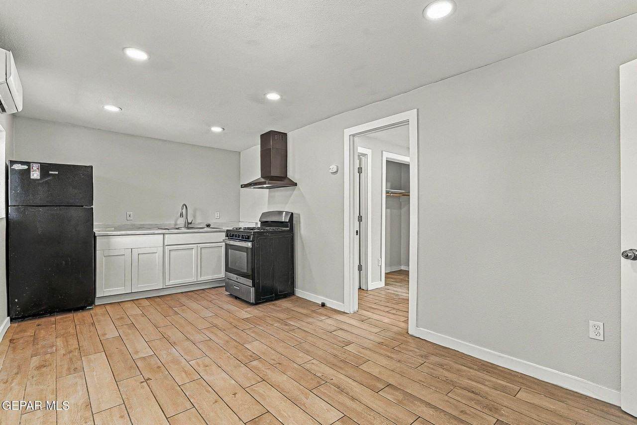 589 Myra St #2 - Photo 4 of 20