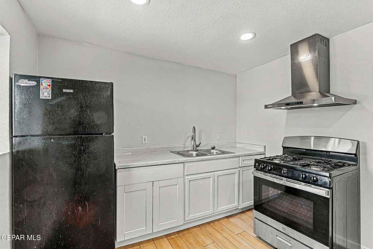 589 Myra St #2 - Photo 7 of 20