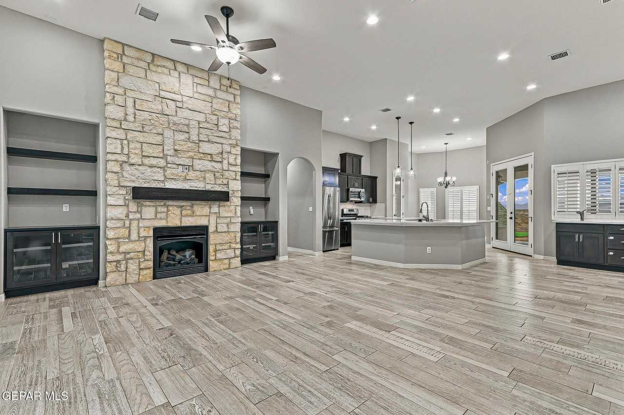 281 Newquay St - Photo 5 of 42