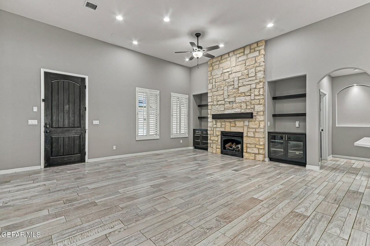 281 Newquay St - Photo 6 of 42
