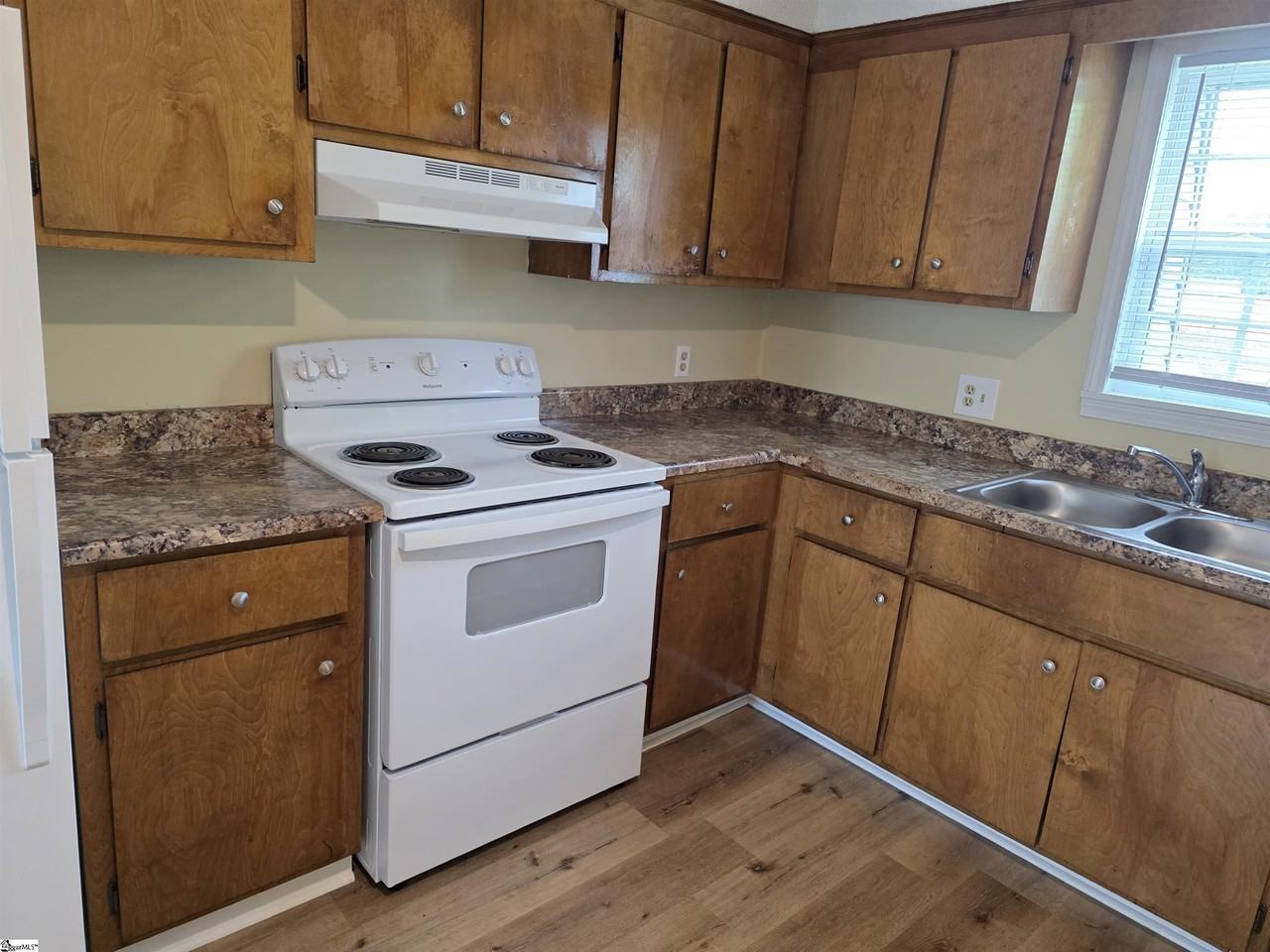 713 E Curtis St #18 - Photo 4 of 19