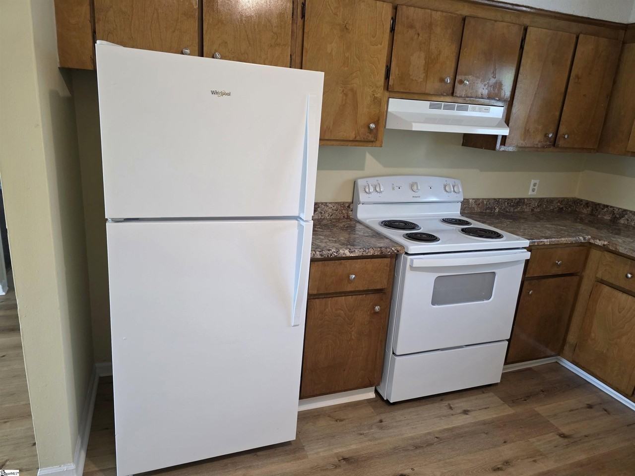 713 E Curtis St #18 - Photo 5 of 19