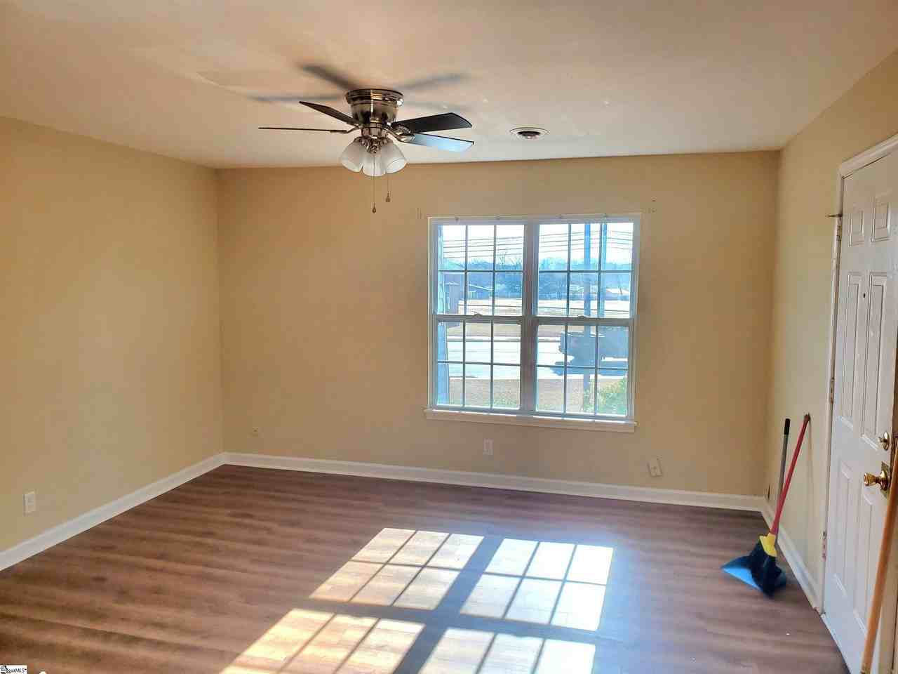713 E Curtis St #18 - Photo 6 of 19
