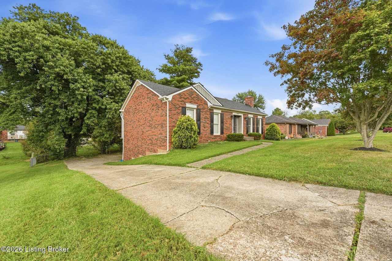 12113 Cloverdale Dr - Photo 4 of 50