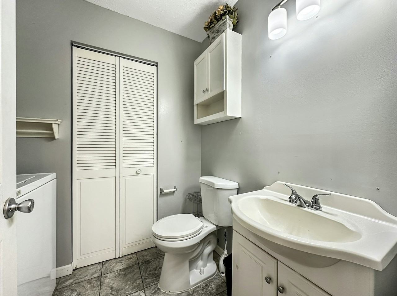 607 East Burnsville Parkway - Photo 4 of 15