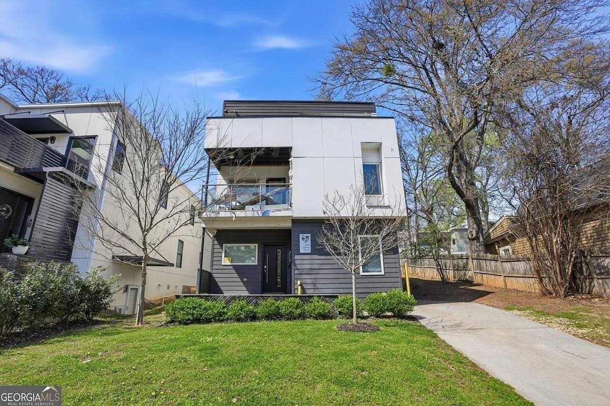 1076 Center St Nw #1