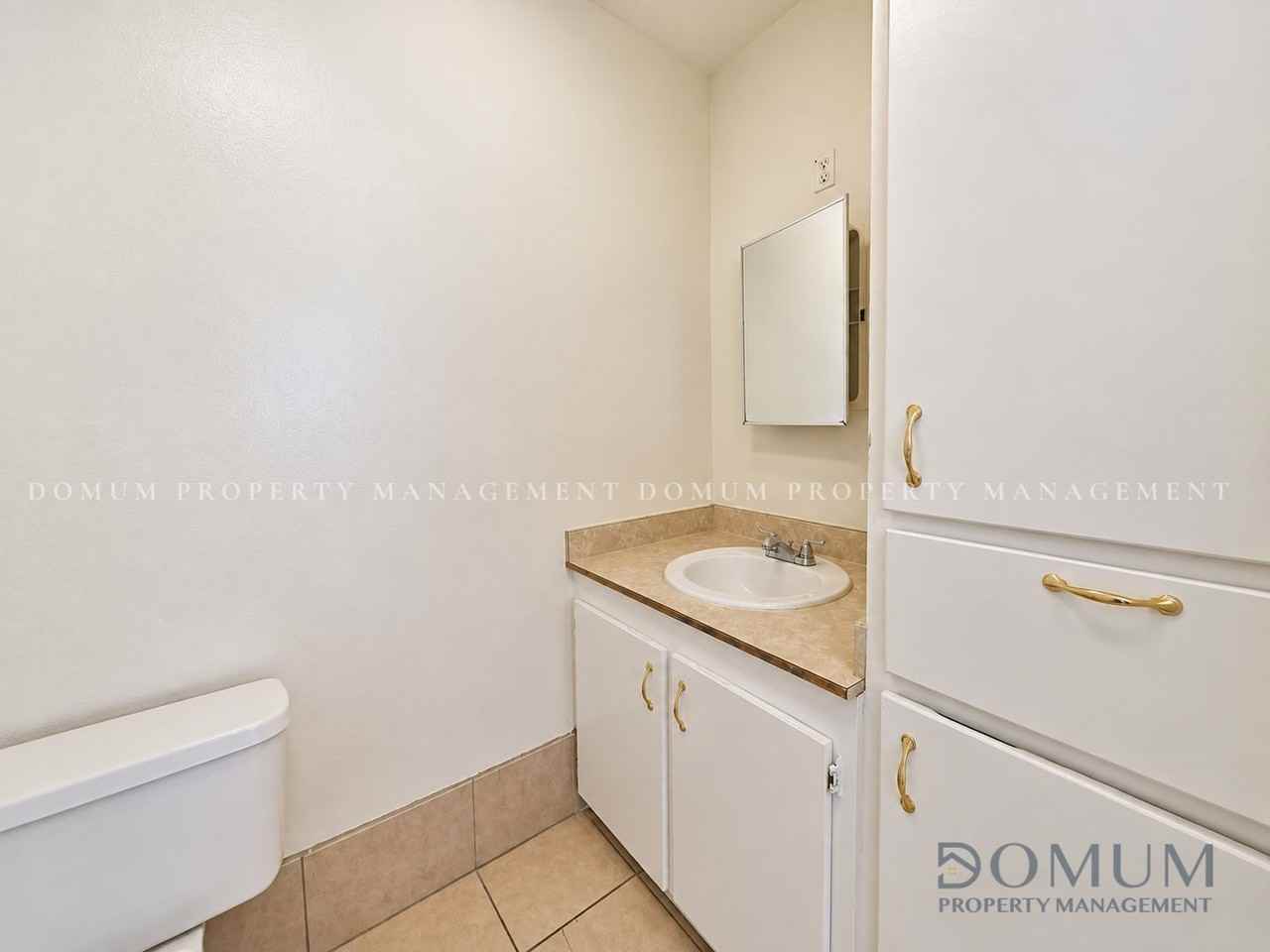 2419 Vine Ave #A - Photo 2 of 10