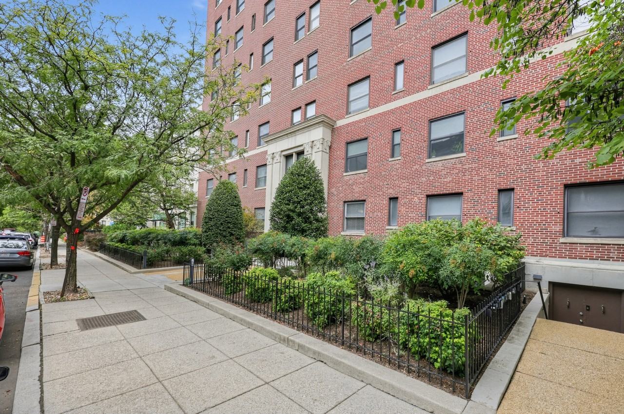 2127 California St NW - 401Apt 401 #401 - Photo 3 of 24